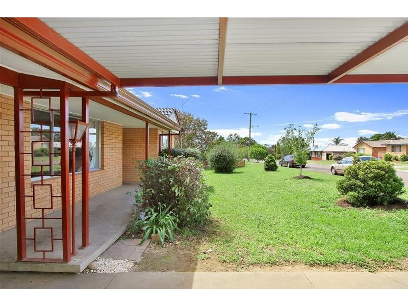 12 Ring Street, Tamworth NSW 2340