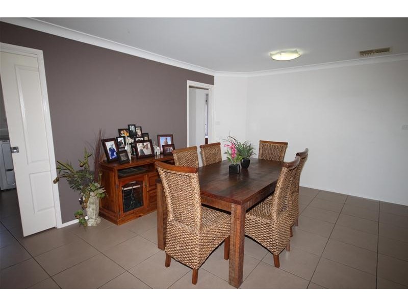 18 Bowman Drive, Tamworth NSW 2340