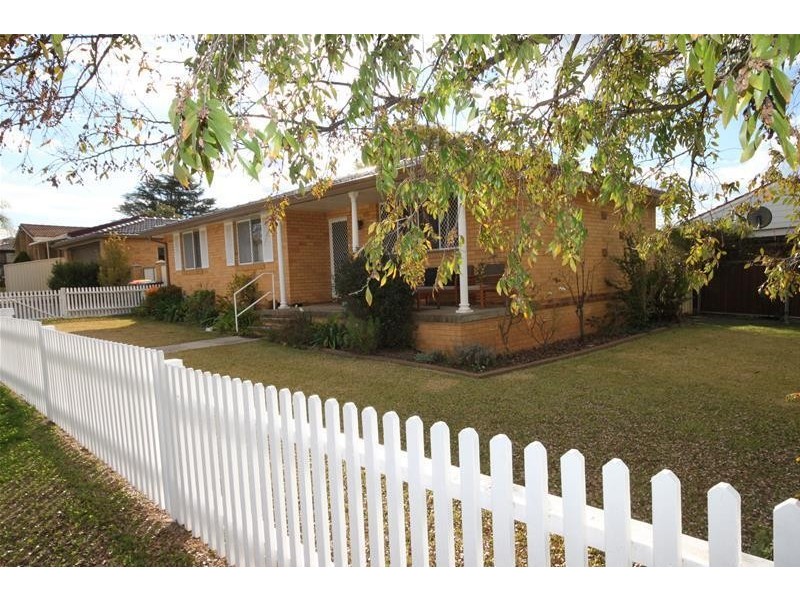 30 Kyooma Street, Tamworth NSW 2340