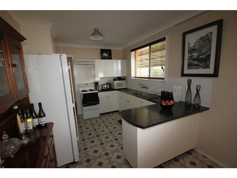 30 Kyooma Street, Tamworth NSW 2340