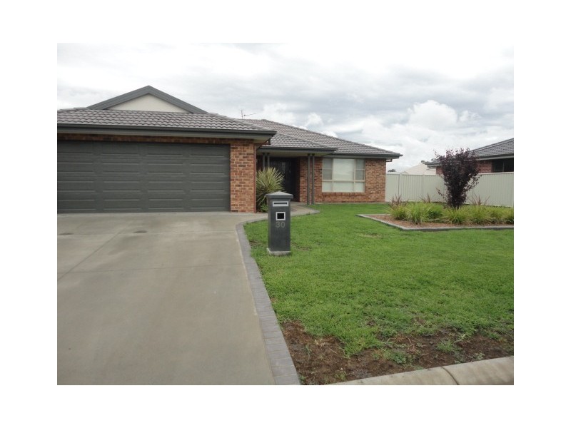 30 Kalinda Close, Tamworth NSW 2340