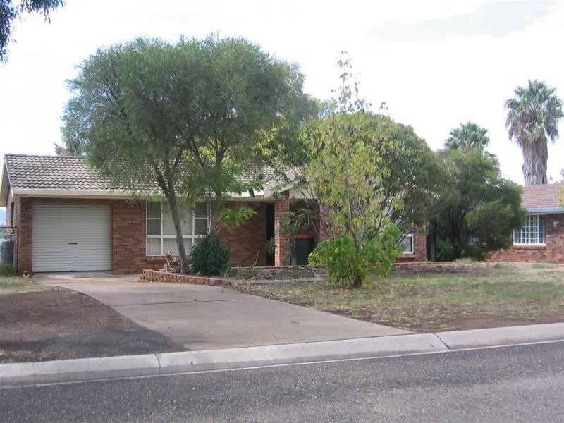 28 Mullumbimby Close, Tamworth NSW 2340