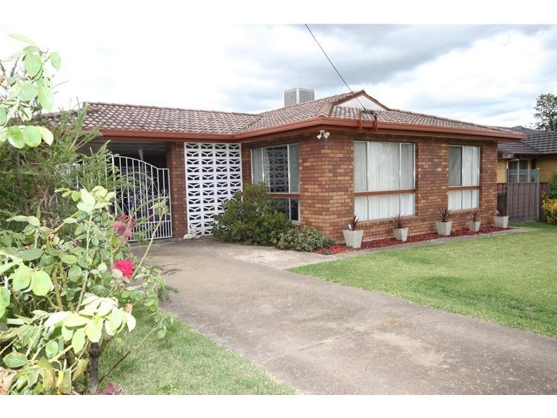 12 Woodstock Street, Tamworth NSW 2340