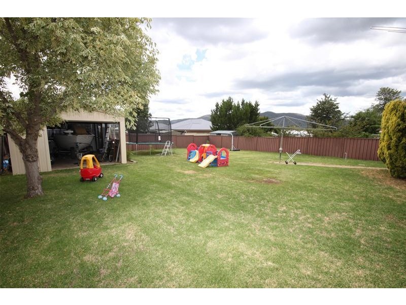 12 Woodstock Street, Tamworth NSW 2340