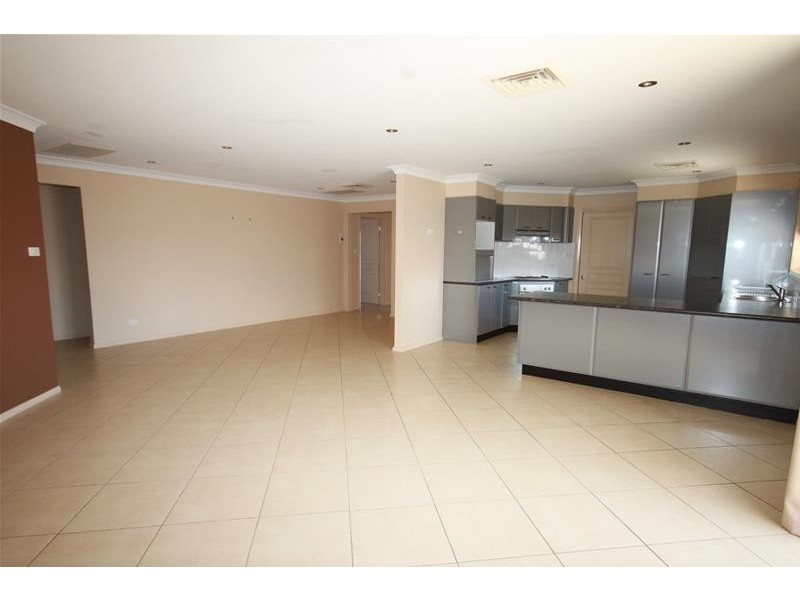 20 Falcon Drive, Tamworth NSW 2340