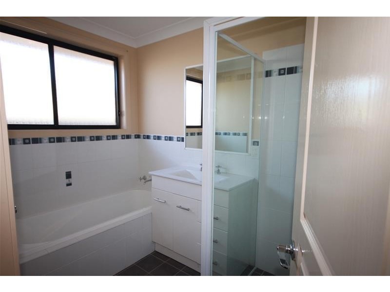 20 Falcon Drive, Tamworth NSW 2340