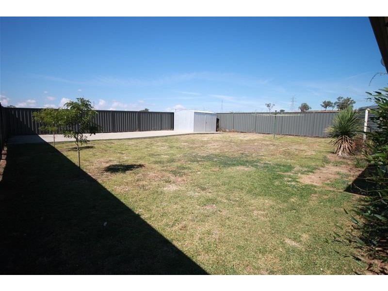 20 Falcon Drive, Tamworth NSW 2340