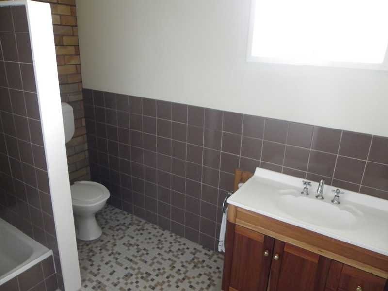 1/2 Vera Street, Tamworth NSW 2340