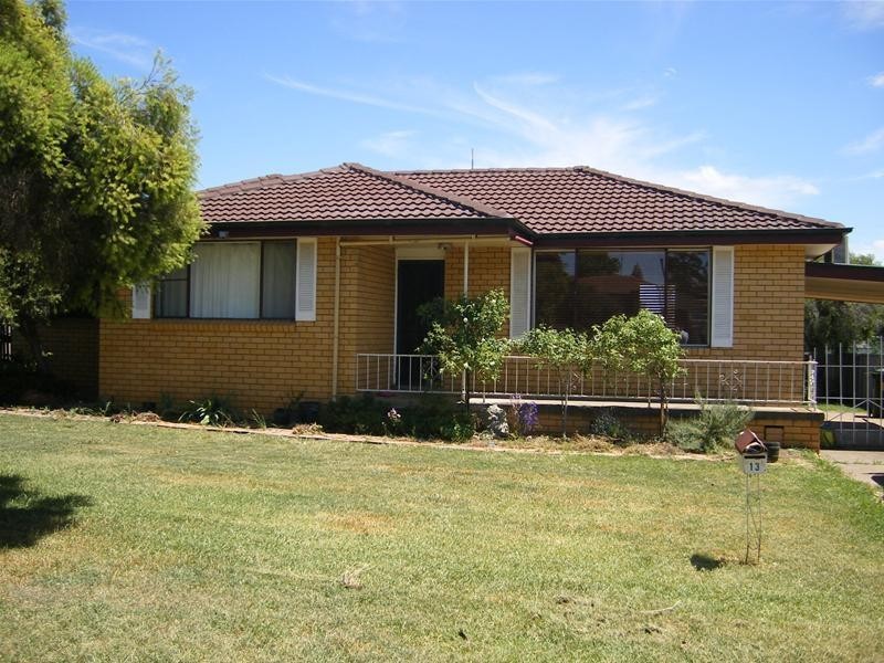 13 Robina Street, Tamworth NSW 2340