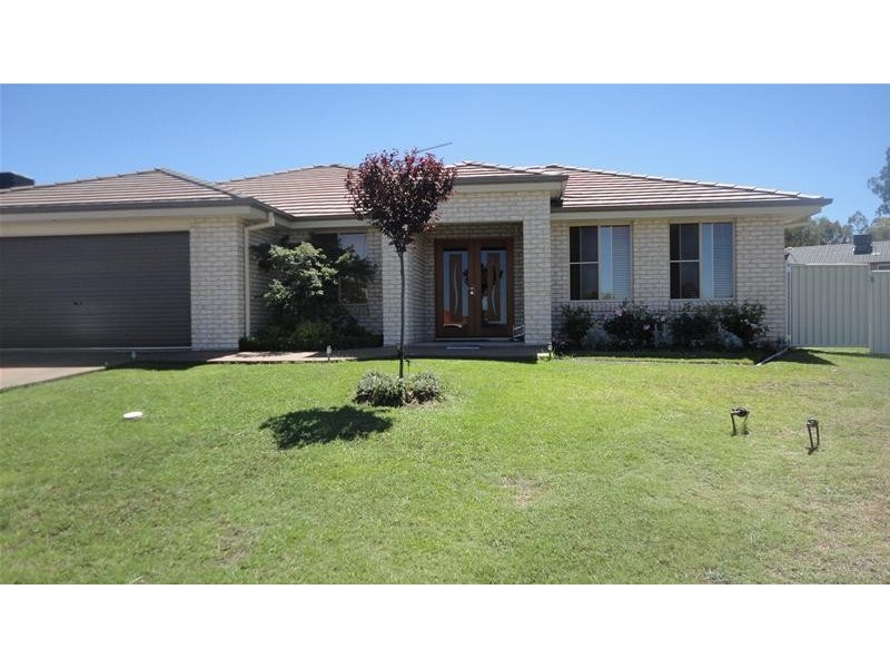 11 James Place, Tamworth NSW 2340