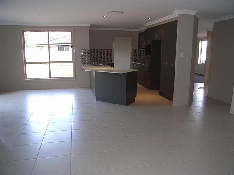 11 James Place, Tamworth NSW 2340