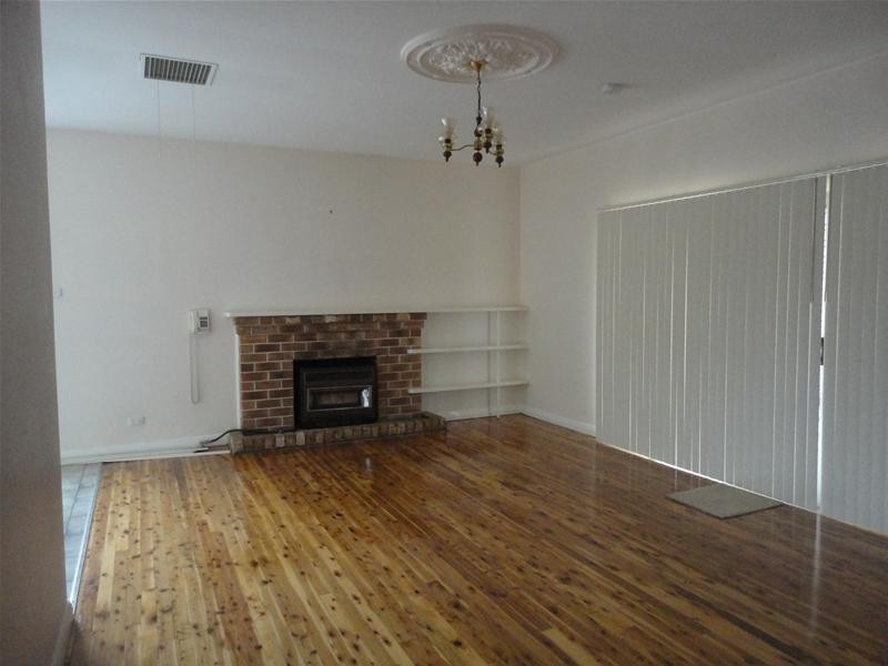 30 Woodstock Street, Tamworth NSW 2340