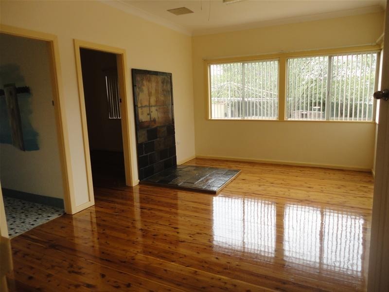 30 Woodstock Street, Tamworth NSW 2340