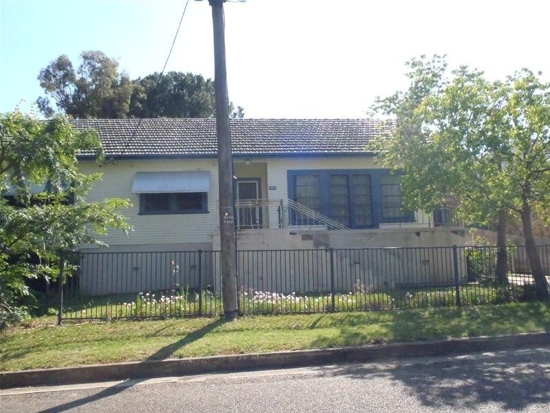 102 Rawson Avenue, Tamworth NSW 2340