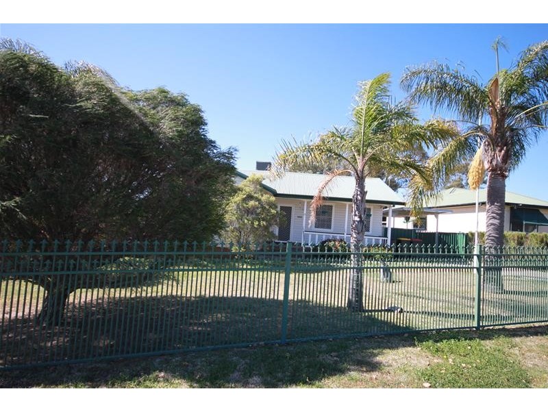 100 Petra Avenue, Tamworth NSW 2340