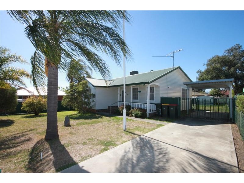 100 Petra Avenue, Tamworth NSW 2340