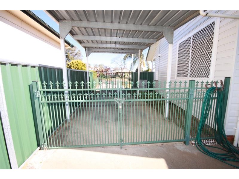 100 Petra Avenue, Tamworth NSW 2340