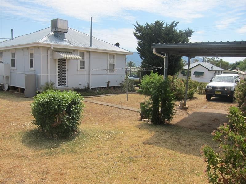 51 Robert Street, Tamworth NSW 2340