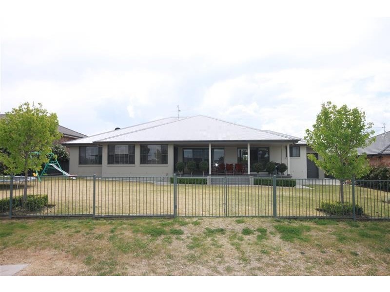 5 The Heights, Tamworth NSW 2340