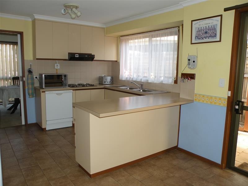 9 Henderson Drive, Lara VIC 3212