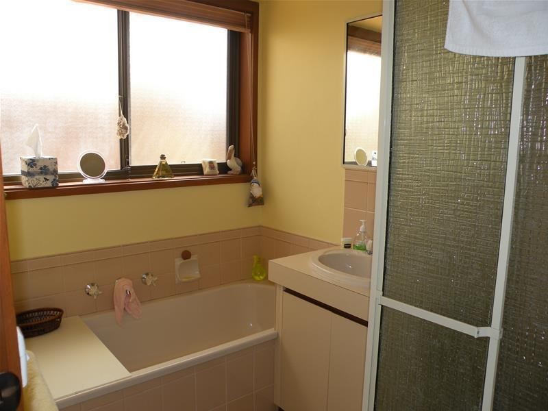 9 Henderson Drive, Lara VIC 3212