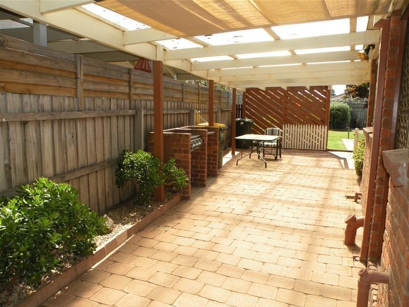 9 Henderson Drive, Lara VIC 3212