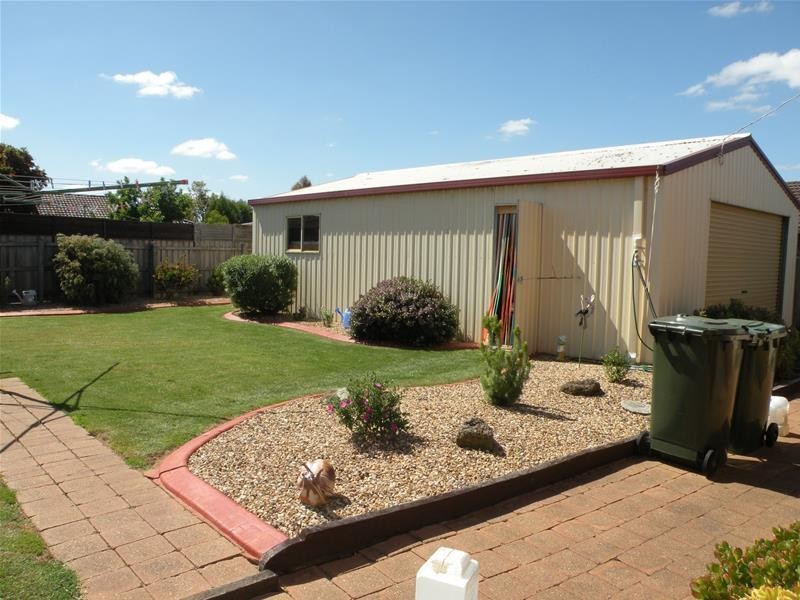 9 Henderson Drive, Lara VIC 3212