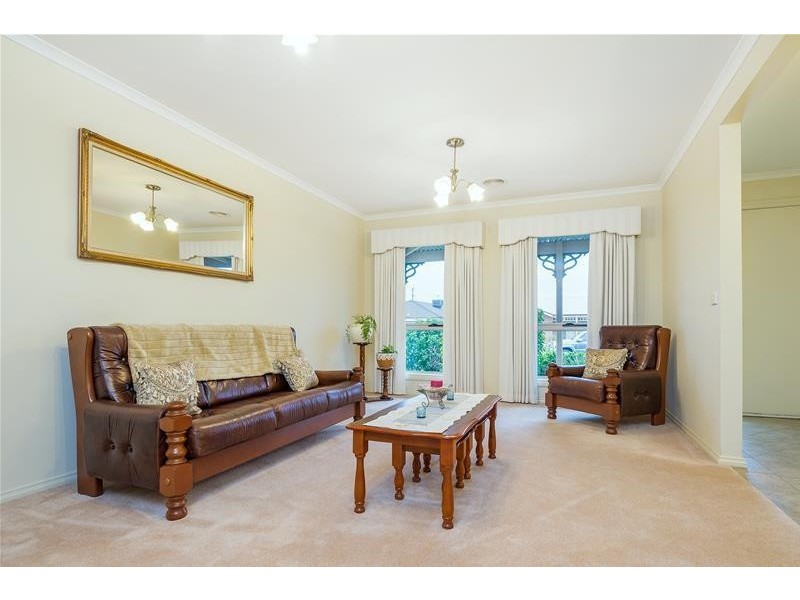 10 Greenleaf Drive, Lara VIC 3212