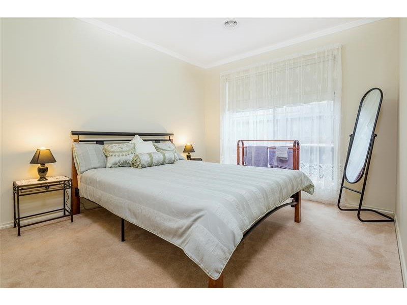 10 Greenleaf Drive, Lara VIC 3212