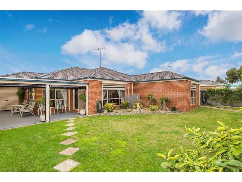 10 Greenleaf Drive, Lara VIC 3212