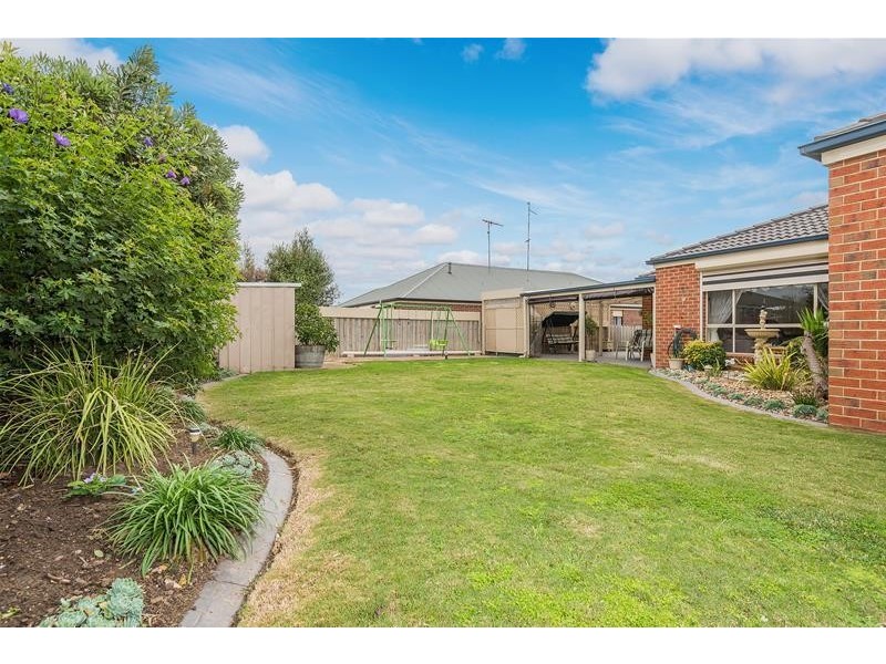 10 Greenleaf Drive, Lara VIC 3212