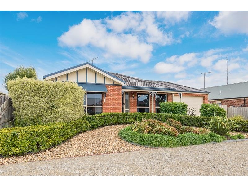 10 Greenleaf Drive, Lara VIC 3212