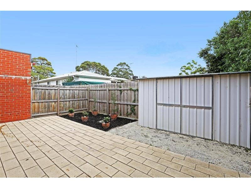 2/23 Flinders Avenue, Lara VIC 3212