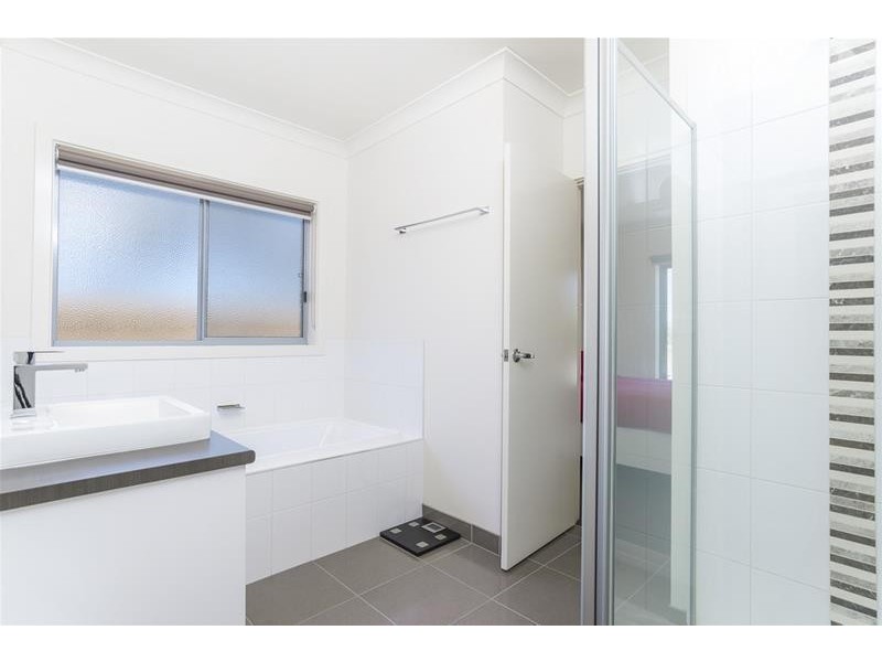 1 Plover Street, Lara VIC 3212