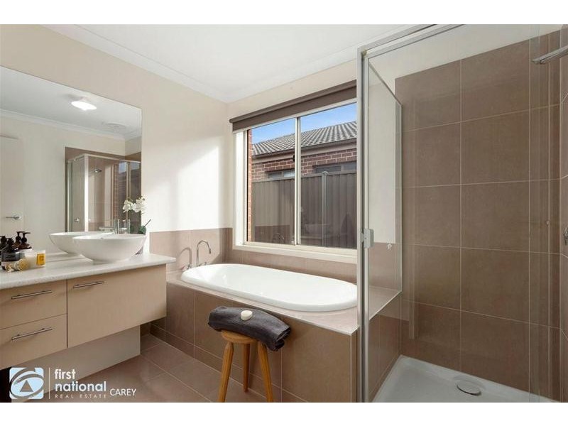 33 Kingfisher Court, Lara VIC 3212