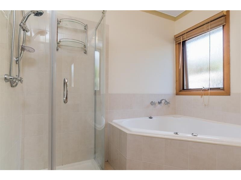 17 Cromwell Drive, Lara VIC 3212