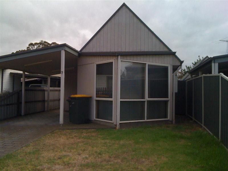 7 Myrtle Grove, North Shore VIC 3214