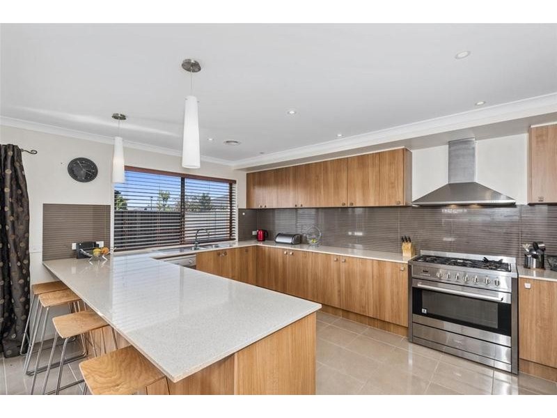 13 Weerana Way, Lara VIC 3212