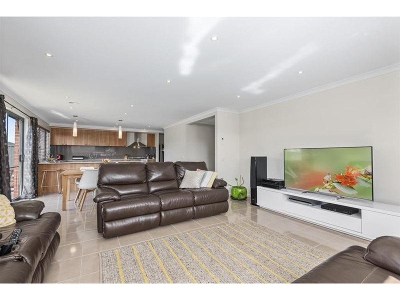 13 Weerana Way, Lara VIC 3212