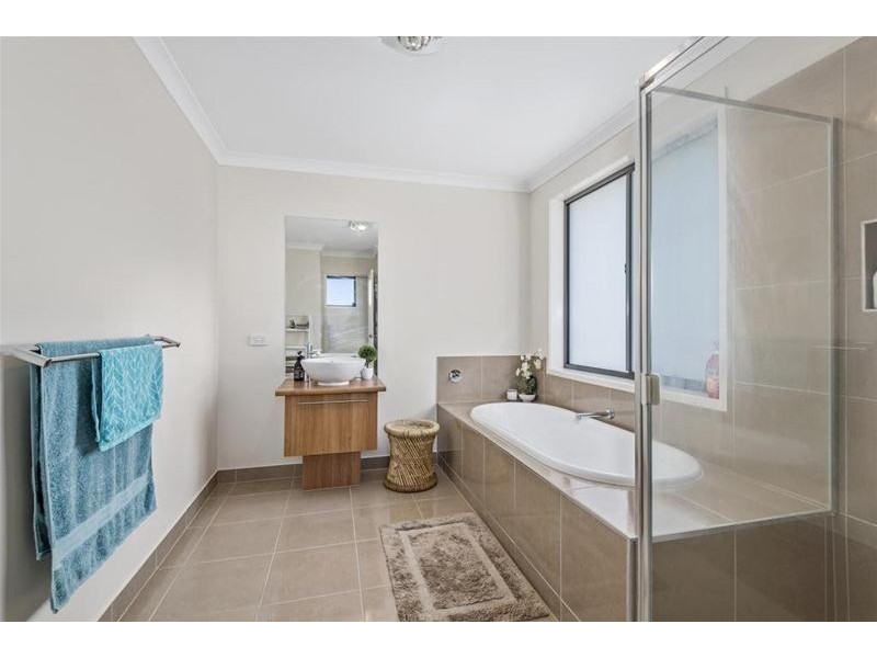 13 Weerana Way, Lara VIC 3212