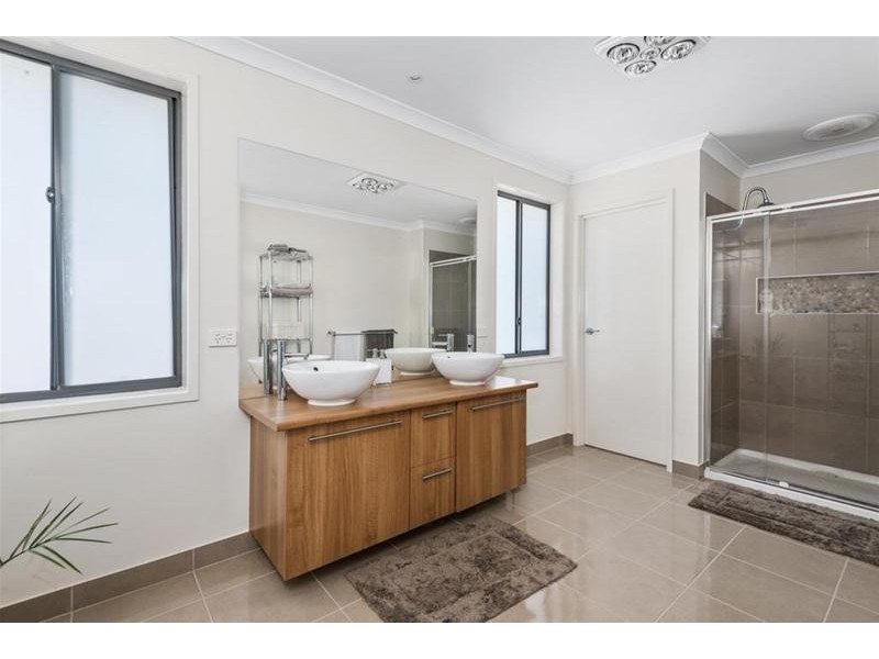 13 Weerana Way, Lara VIC 3212