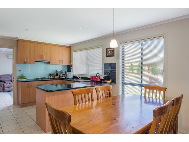 32 Country Gardens Drive, Lara VIC 3212