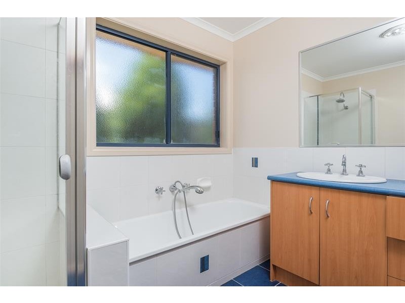 32 Country Gardens Drive, Lara VIC 3212