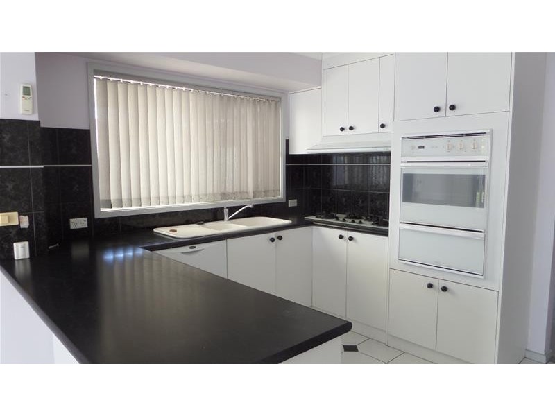 18 Kantara Crescent, Lara VIC 3212