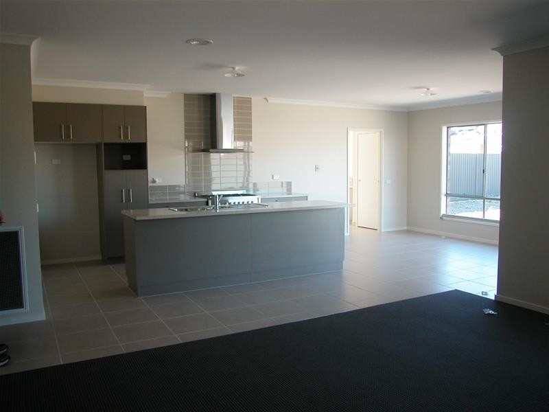 5 Wood Duck Crt, Lara VIC 3212