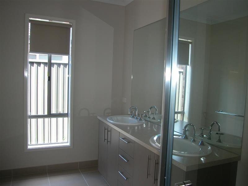 5 Wood Duck Crt, Lara VIC 3212