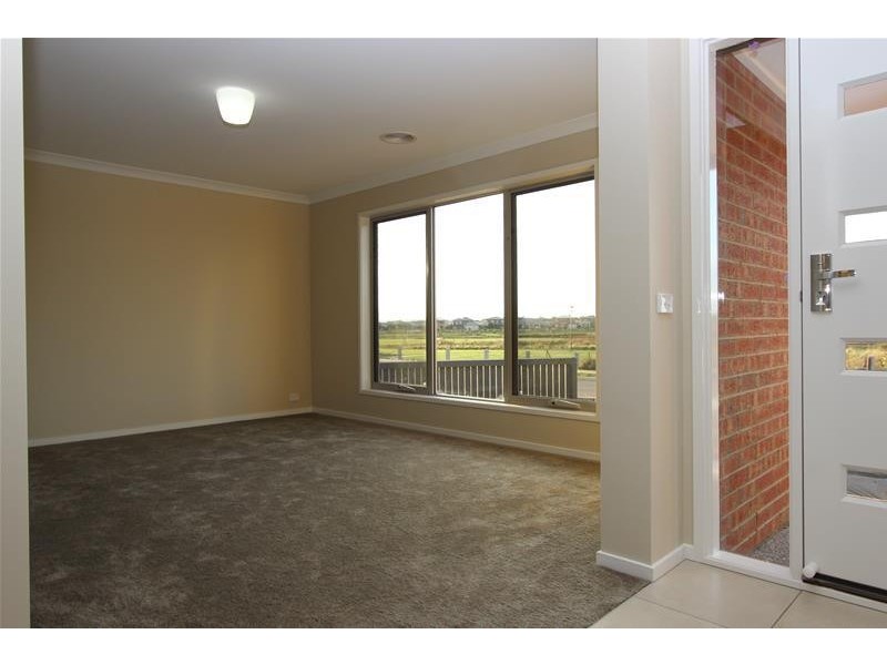 62 Eastlakes Boulevard, Lara VIC 3212