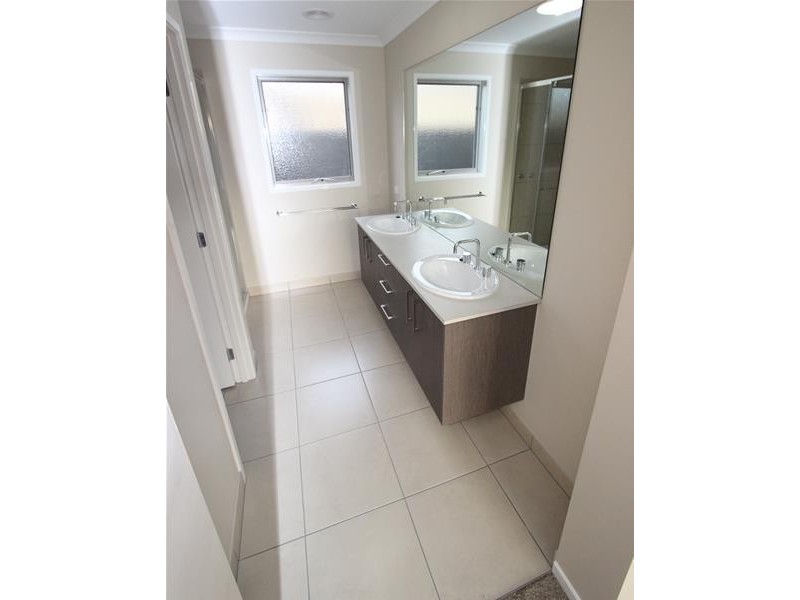 62 Eastlakes Boulevard, Lara VIC 3212