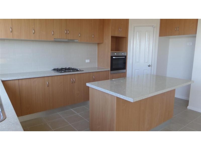 2/12 Forest Road North, Lara VIC 3212