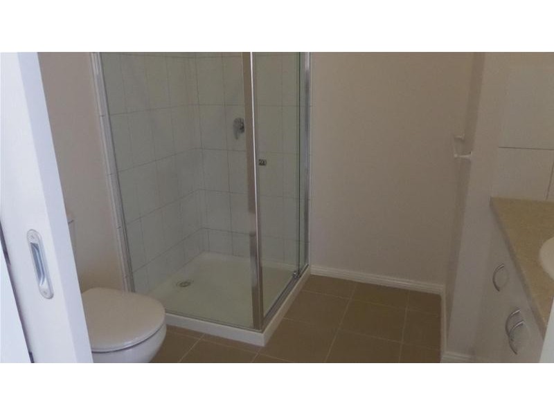 2/12 Forest Road North, Lara VIC 3212